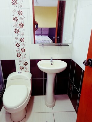 Yhden hengen huone | Kylpyhuone | Suihku, pyyhkeet