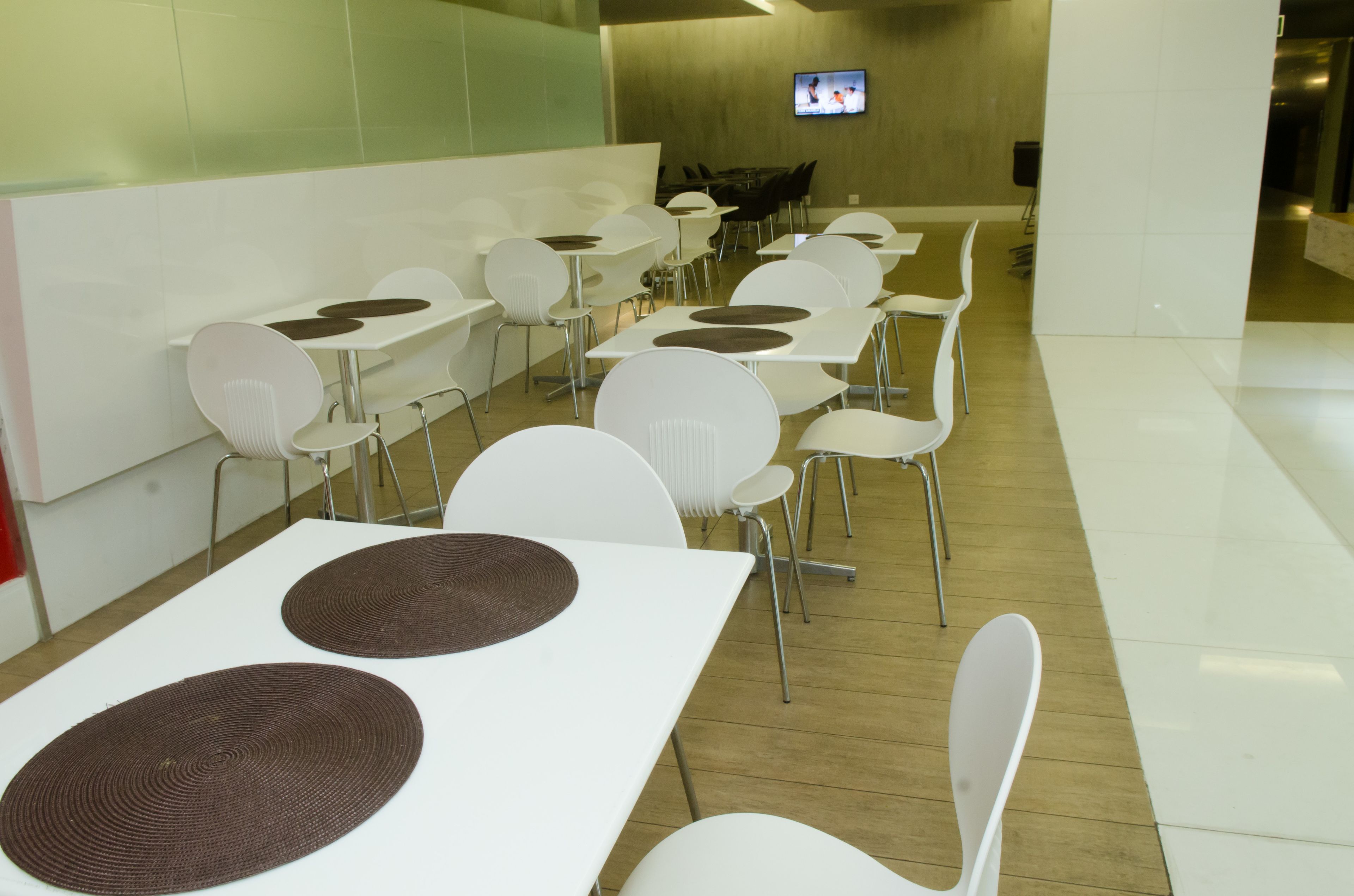 daily continental breakfast (brl 43 per person)