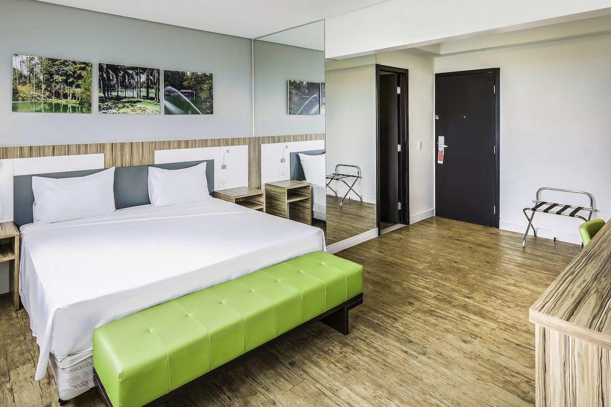 Superior Apartment, 1 Double Bed (Reading Armchair or Lounge Chair) | Minibar, in-room safe, desk, laptop workspace