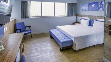 Apartamento superior, 1 cama de casal (Reading Armchair or Lounge Chair) | Frigobar, cofres nos quartos, escrivaninha