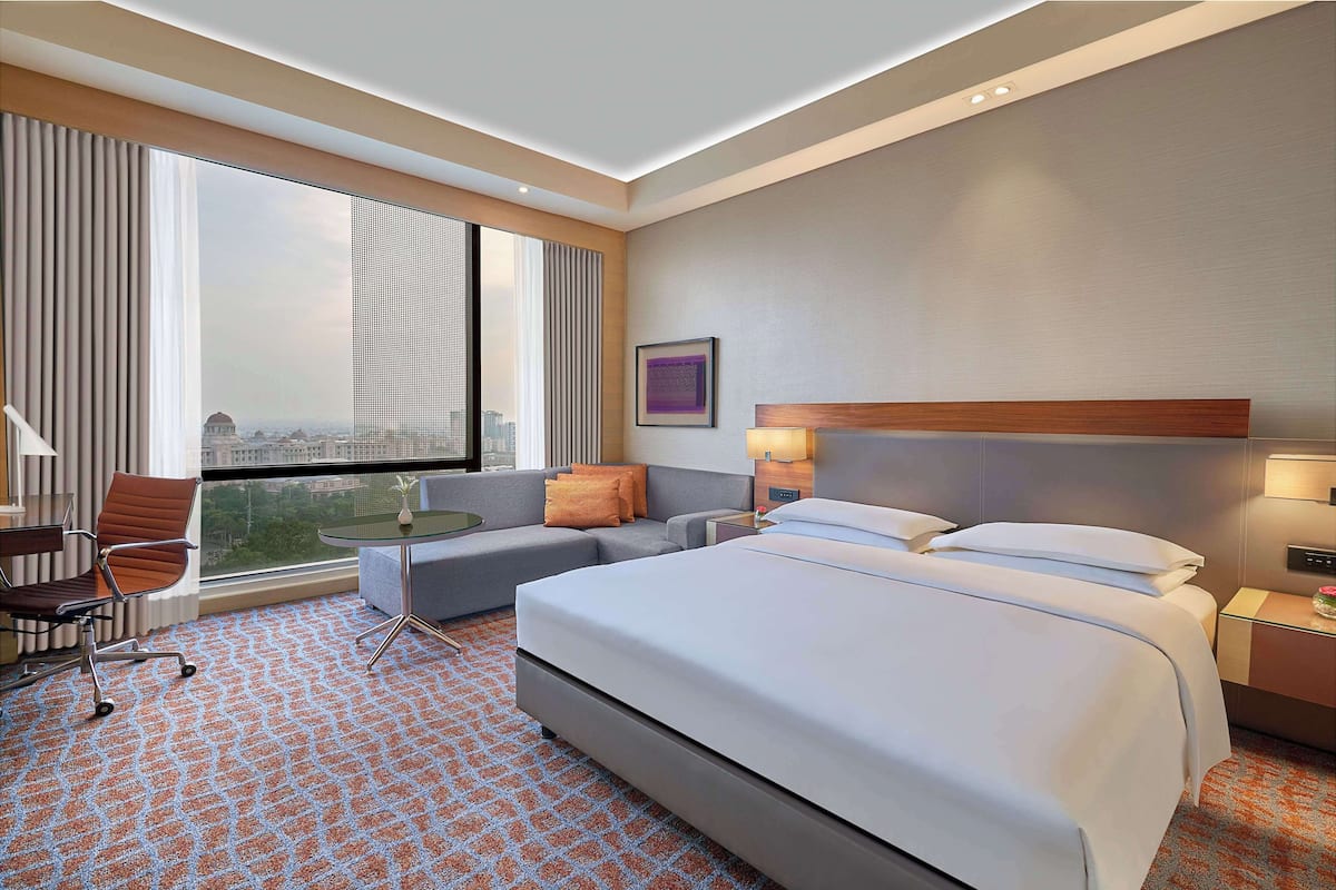 Club Room, 1 King Bed | 1 bedroom, Egyptian cotton sheets, premium bedding, down comforters