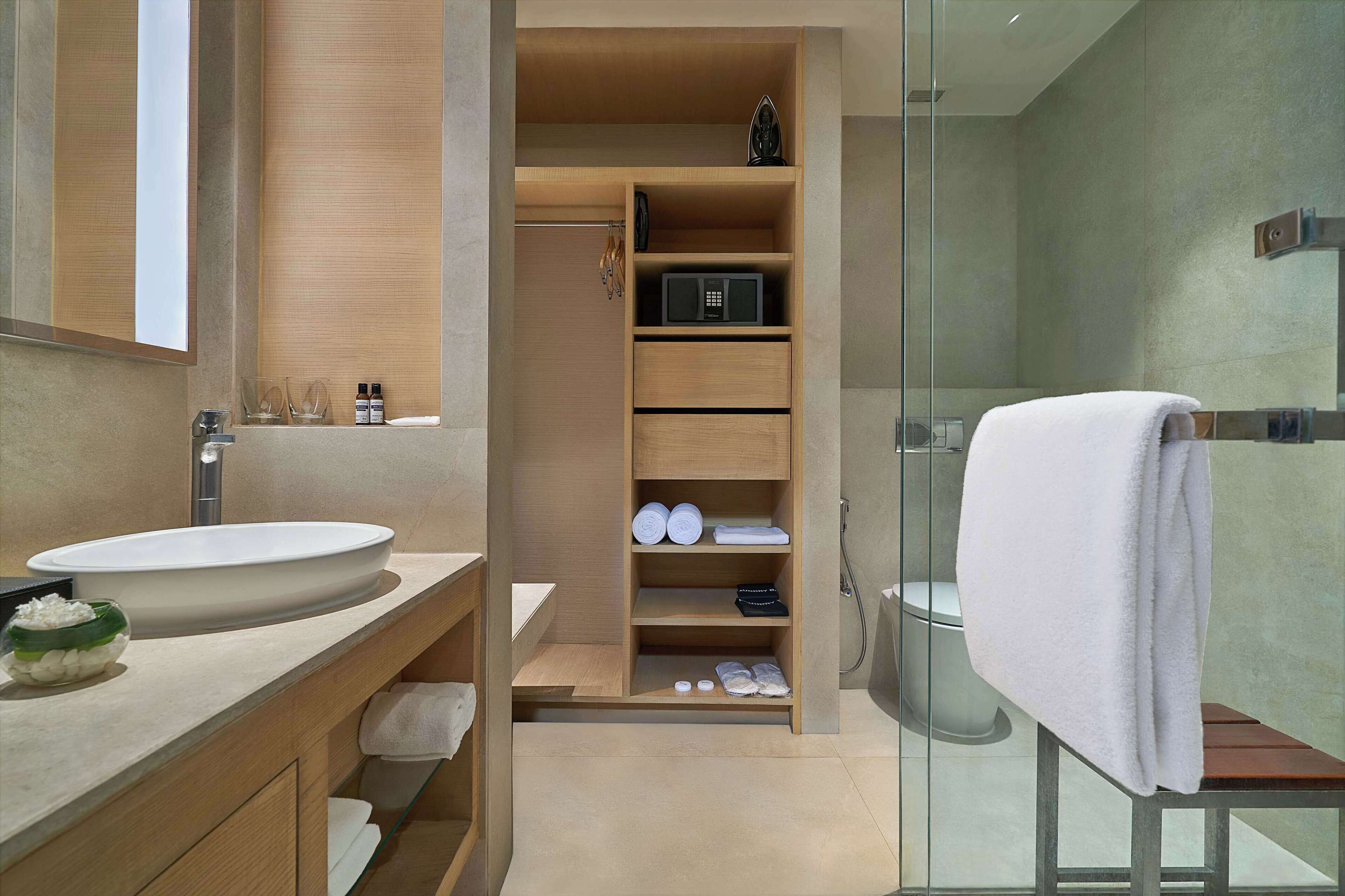 shower, rainfall showerhead, free toiletries, hair dryer