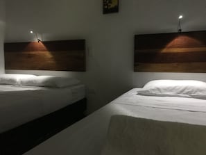 Premium bedding, iron/ironing board, rollaway beds, free WiFi - El Caite - Hostel (Granada)