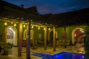Outdoor pool - El Caite - Hostel (Granada)