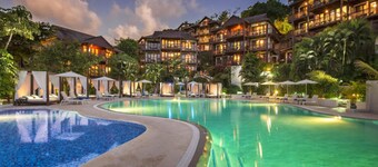 Split-Level Waterfront Apt in Stunning Location Beach & Marina views