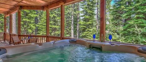 Outdoor spa tub