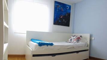 3 slaapkamers, een strijkplank/strijkijzer, gratis wifi, beddengoed