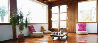 Beautiful large 3 bedroom apartment, terrace sea views, Wifi.