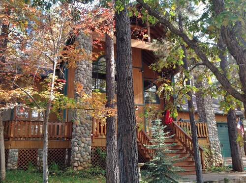  Ponderosa Lodge 2 Bd Rm Plus Loft, Huge Windows, Enclosed Deck, Wooded 1/2 Acre