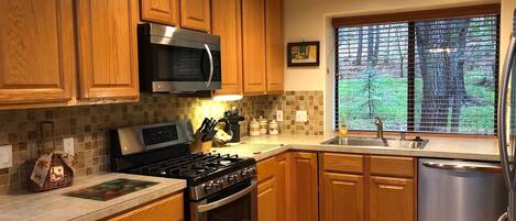 Frigorífic, microones, forn i placa de cuina