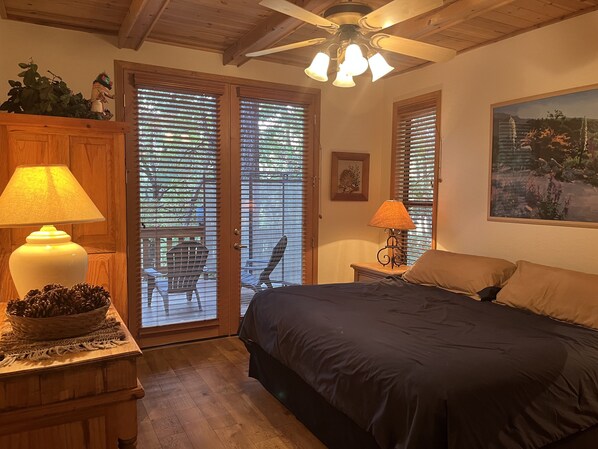 2 makuuhuonetta, silitysrauta/-lauta, ilmainen Wi-Fi, vuodevaatteet