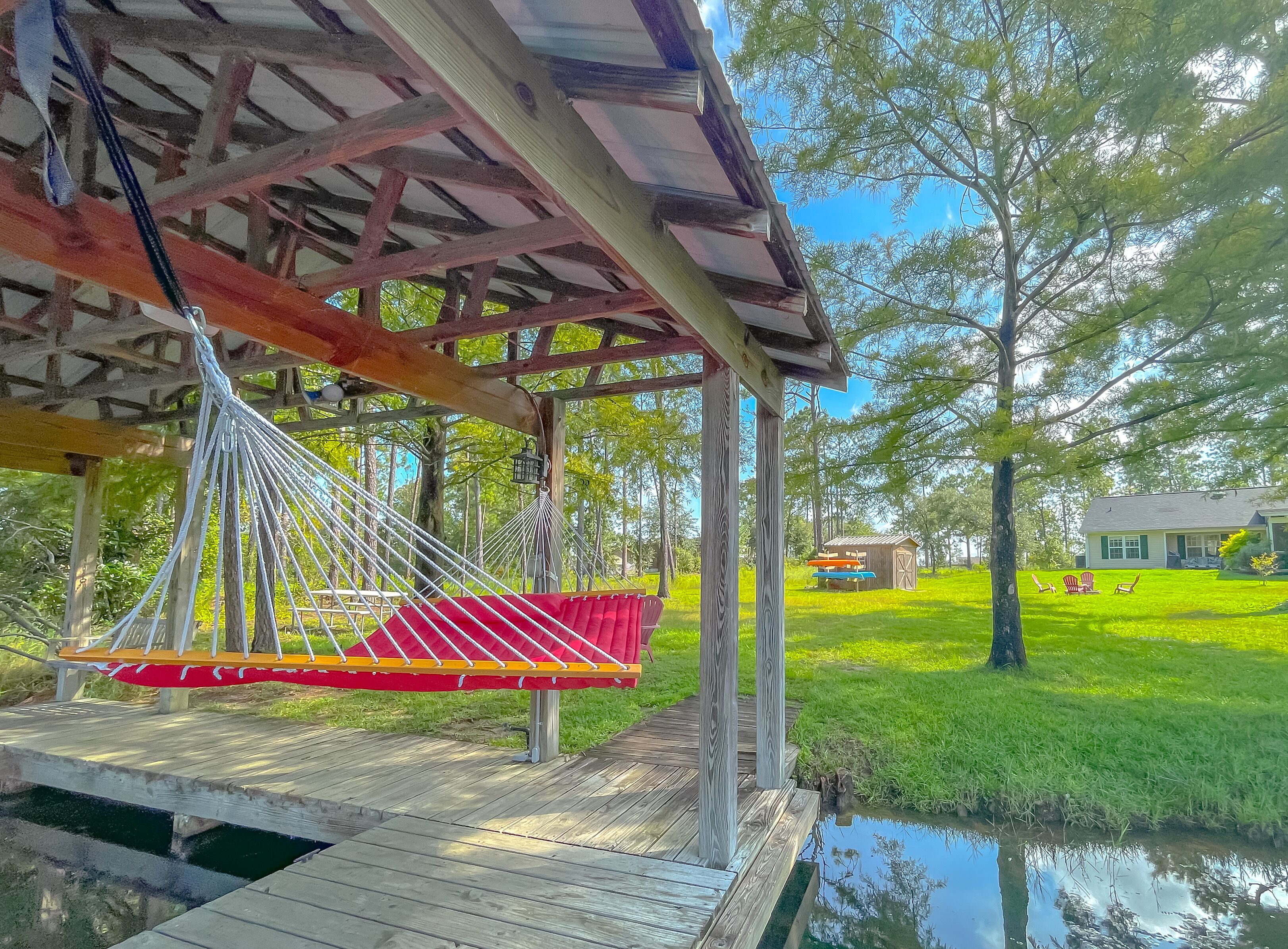 Relax at boathouse with power and water September 2021