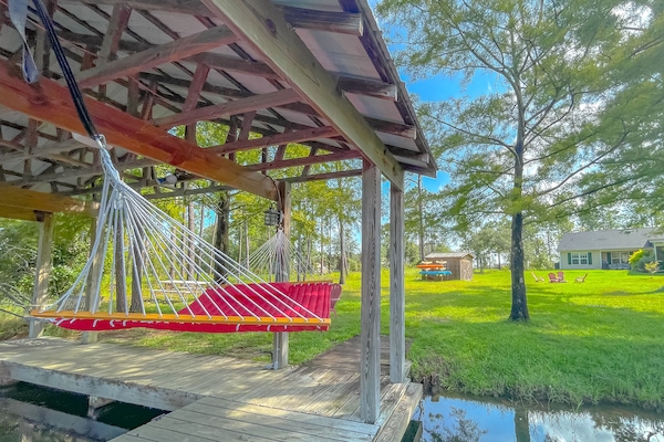 Relax at boathouse with power and water September 2021