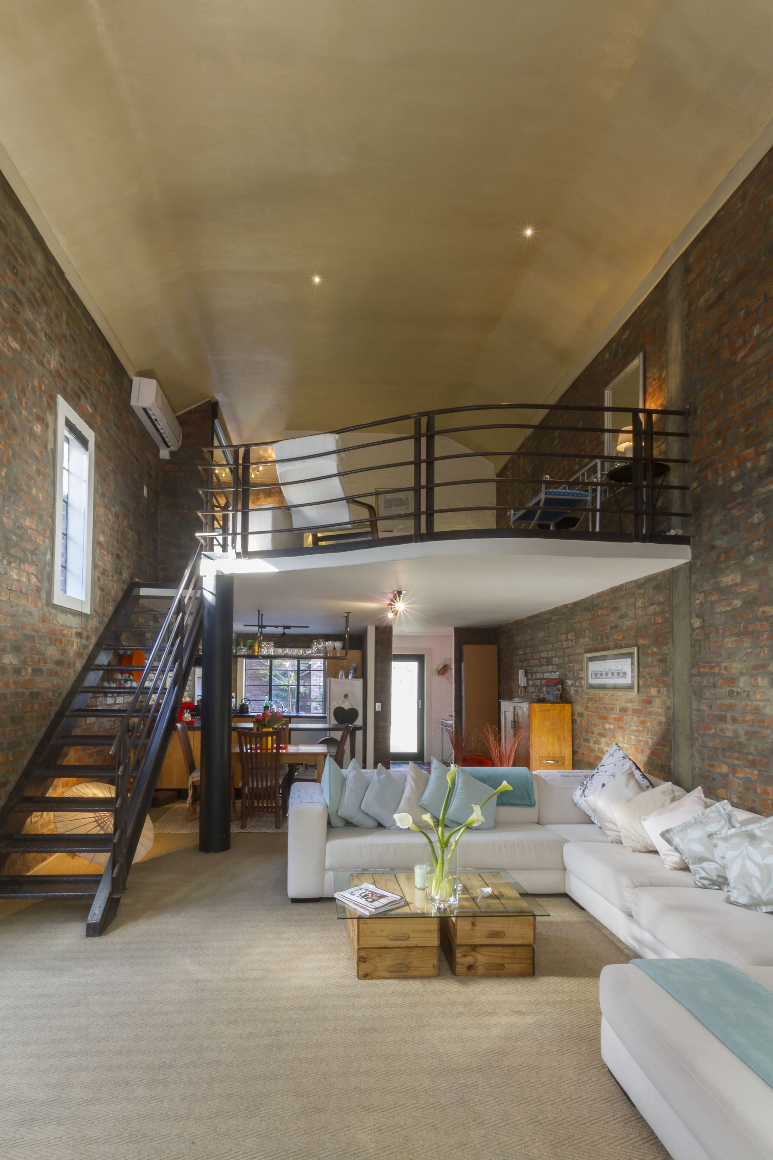 Smart TV, Netflix, books, streaming services