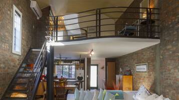 Smart TV, Netflix, books, streaming services