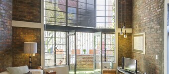 No load shedding! 5 Star loft - private patio - Wi-Fi 40Mbps - Pool