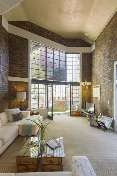 No load shedding! 5 Star loft - private patio - Wi-Fi 40Mbps - Pool