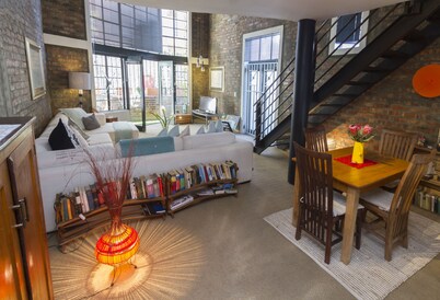 No load shedding! 5 Star loft - private patio - Wi-Fi 40Mbps - Pool