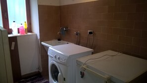 Kostenlose Toilettenartikel, Haartrockner, Bademäntel, Handtücher
