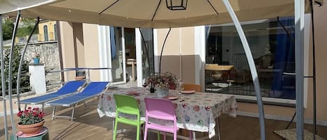 屋外ダイニングエリア