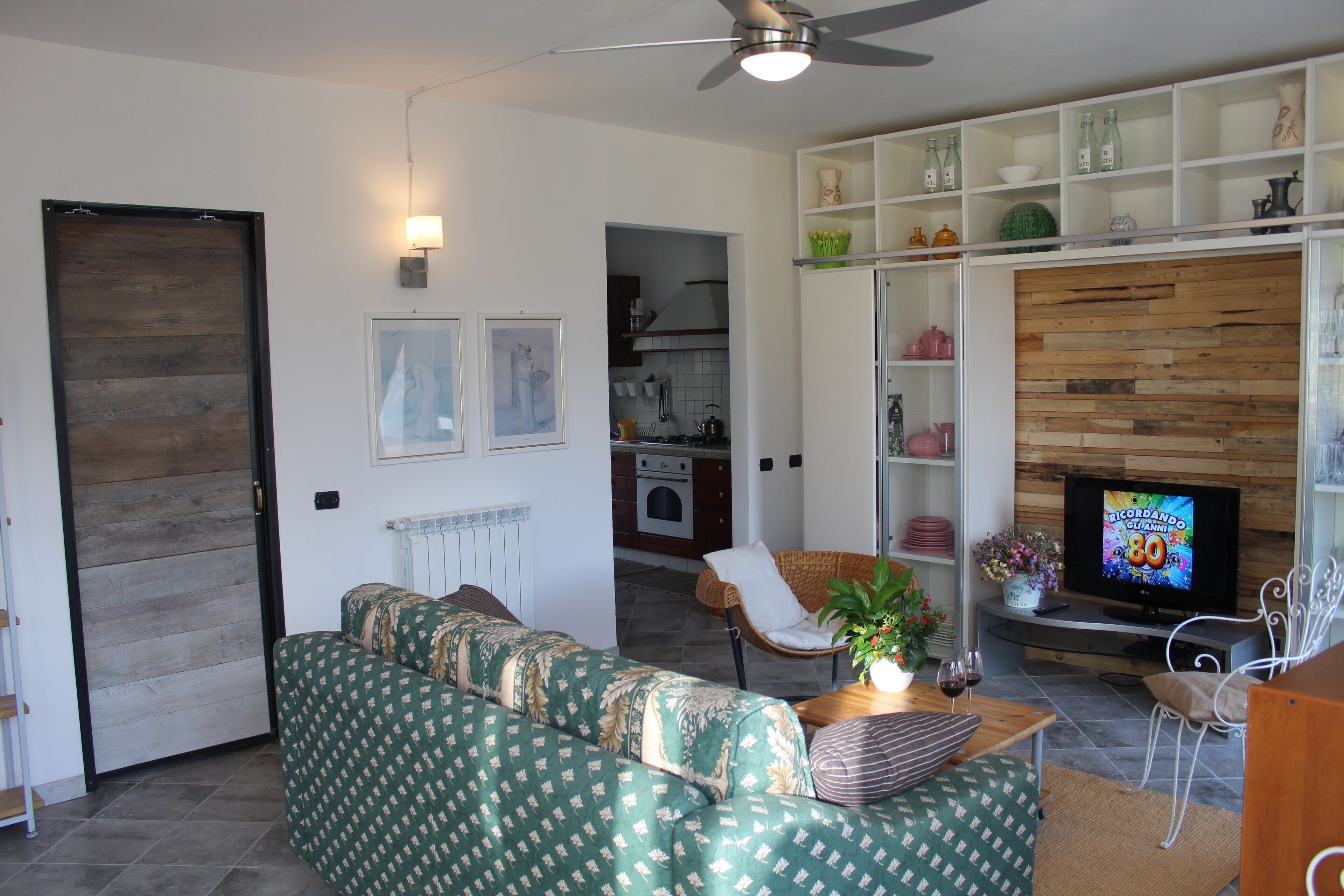 Smart-TV, Videospiele, Bücher, Stereoanlage