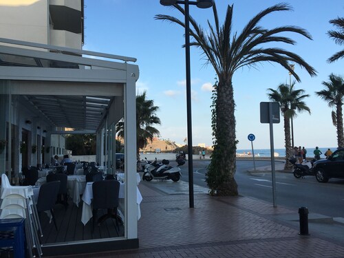 Beautiful Flat in Fuengirola with terrace sea view and 2 minutes from the beach 