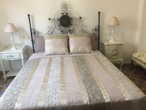 3 dormitorios, escritorio, tabla de planchar con plancha y wifi gratis