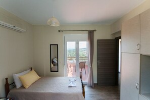 2 habitaciones, caja de seguridad en la habitación y escritorio 