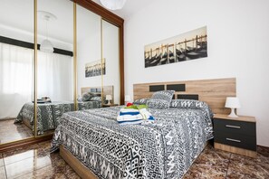 3 Schlafzimmer, BĂŒgeleisen/BĂŒgelbrett, WLAN, BettwĂ€sche