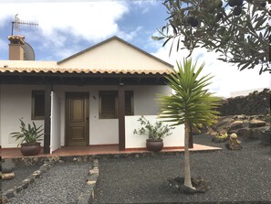 Exterior detail - Cozy and entire apartment fully equipped with kitchen and private bathroom. (La Oliva)