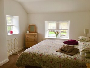 2 dormitorios, colchones viscoelásticos, tabla de planchar con plancha