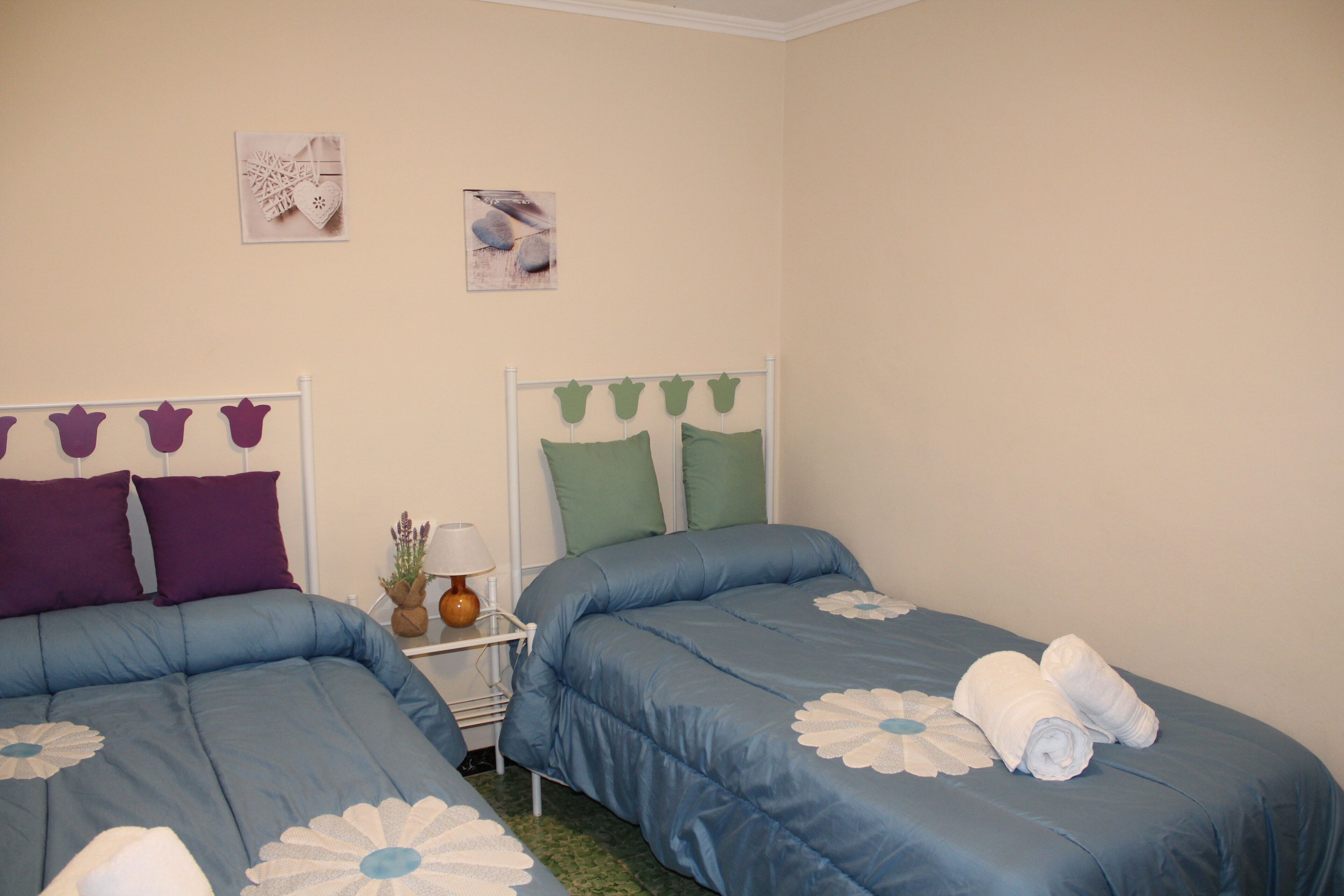 3 slaapkamers, een strijkplank/strijkijzer, reisbedje, gratis wifi