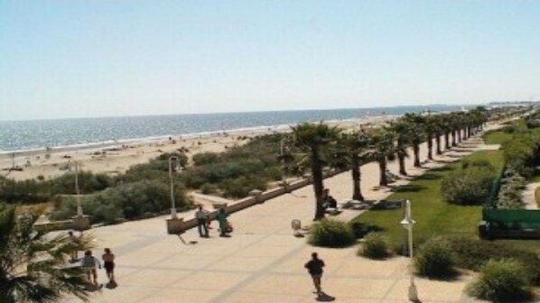 Unclassified image, 1 of 6, button - Bbbbbbbbbbbbbb (Chipiona)