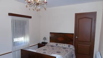 Double Room (5) | 5 bedrooms, rollaway beds, bed sheets