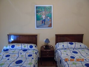 Twin Room (2)