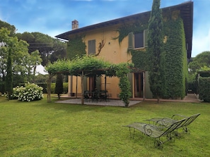 Property grounds - Cypress farmhouse in the park, sea and city of art  (Migliarino)