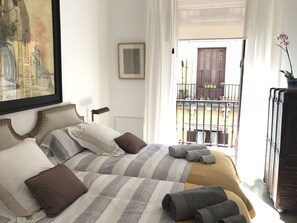 2 chambres, bureau, fer et planche à repasser, accès au Wi-Fi (inclus)