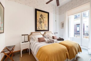 2 bedrooms, desk, iron/ironing board, free WiFi - Charming luxury apartment in the heart of the historic district, Plaza Mayor (Madrid)