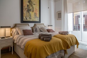 2 habitaciones, escritorio, tabla de planchar con plancha y wifi gratis 