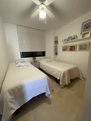 2 bedrooms, desk, iron/ironing board, free WiFi - Beachfront penthouse with sea views (Villajoyosa)