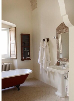 Combined shower/bathtub, hair dryer, towels, toilet paper