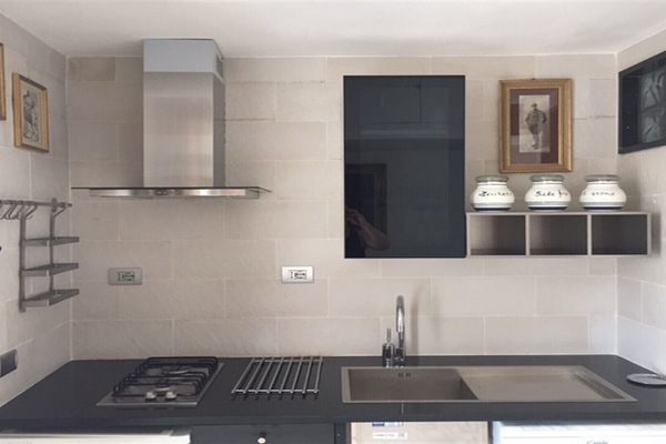 Frigorifero, piano cottura, macchina per tè/caffè