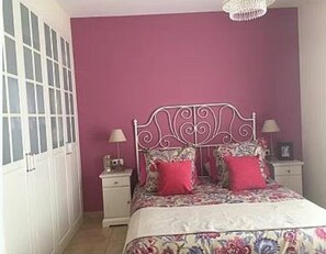 3 Schlafzimmer, Zimmersafe, Bügeleisen/Bügelbrett, Reisekinderbett