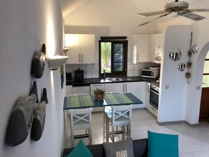 Fridge, microwave, oven, stovetop - BUNGALOW Caleta de Fuste 2/4 People (Castillo Caleta de Fuste)