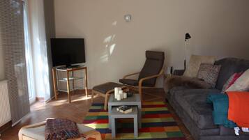 TV connectée, lecteur de DVD, livres, chaßne hi-fi