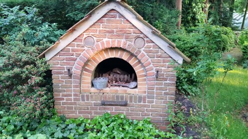 Maison de campagne avec un grand jardin de rhodos. Sauna et piscine. Enfants jusqu'à 16 ans gratuit