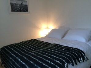 Iron/ironing board, free WiFi, bed sheets