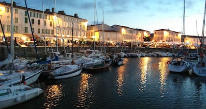 Appartement F2 de standing trÚs calme avec piscine chauffée