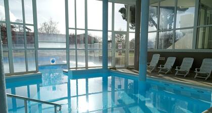 Very quiet luxury F2 apartment with heated pool