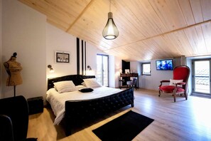 3 chambres, fer et planche à repasser, Wi-Fi gratuit, draps fournis